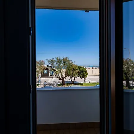 Guesthost - Lungomare Sea View Modern With Balcony! Apartamento