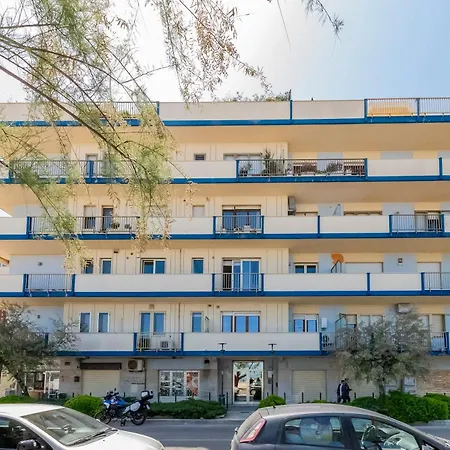 Apartamento Guesthost - Lungomare Sea View Modern With Balcony!