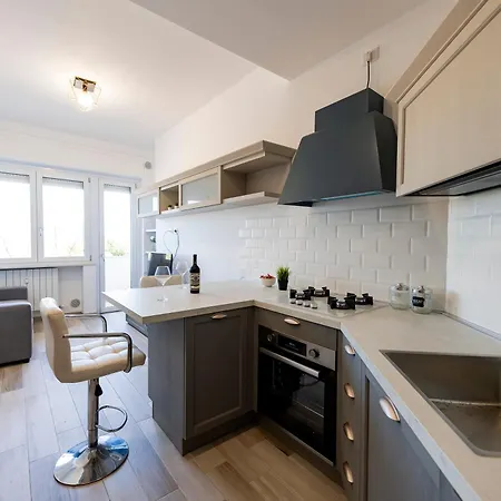 Guesthost - Lungomare Sea View Modern With Balcony! Пескара