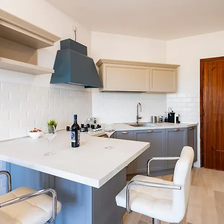 Апартаменты Guesthost - Lungomare Sea View Modern With Balcony! Пескара