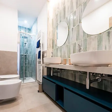 Апартаменты Guesthost - Lungomare Sea View Modern With Balcony!