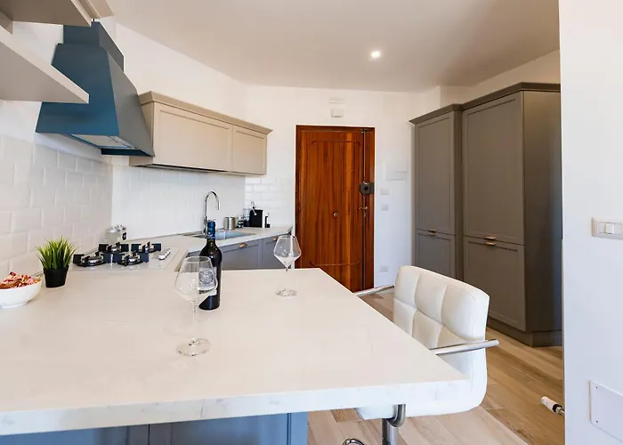 Guesthost - Lungomare Sea View Modern With Balcony!