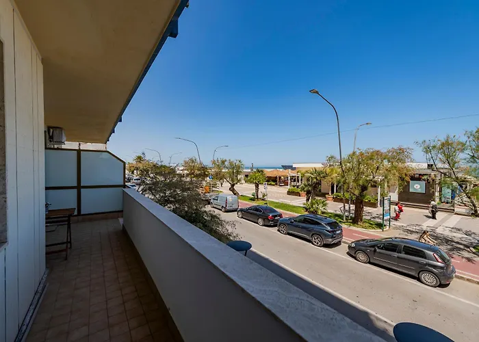 Guesthost - Lungomare Sea View Modern With Balcony! Apartment *